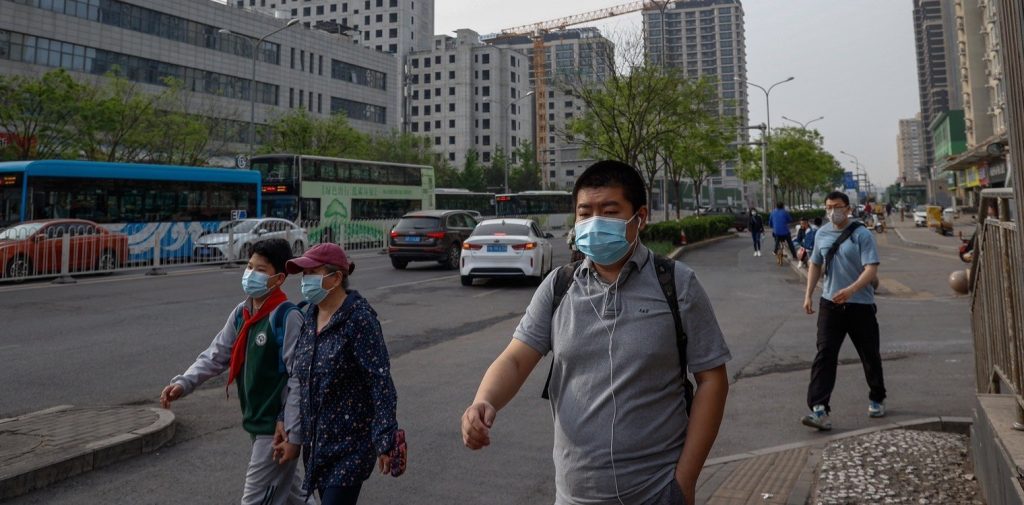 Πεκίνο: Τεράστιες ουρές σε νοσοκομεία – Ανησυχία για την μυστηριώδη αναπνευστική νόσος στα παιδιά (βίντεο)
