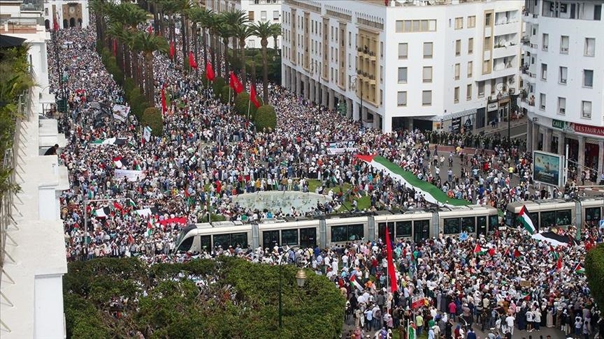 Μαρόκο: Στους δρόμους δεκάδες χιλιάδες πολίτες υπέρ των Παλαιστινίων – Απαιτούν τη διακοπή των σχέσεων με το Ισραήλ