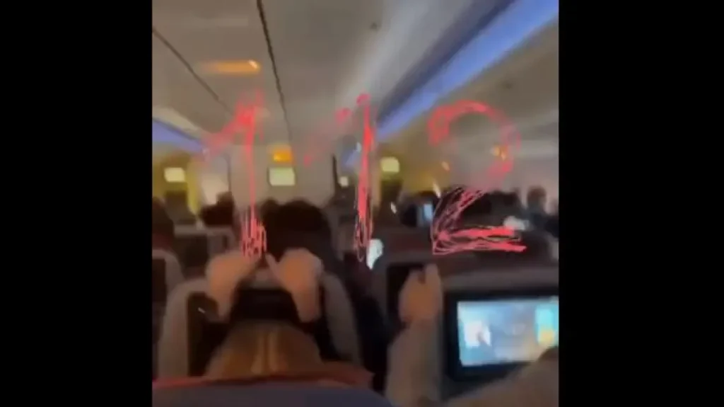 Τρόμος σε πτήση της Aeroflot λόγω των αναταράξεων – Τραυματίστηκε γυναίκα στο κεφάλι (βίντεο)