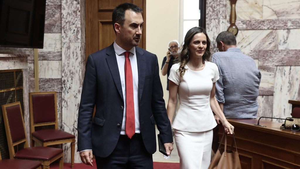 Ο Α.Χαρίτσης πρόεδρος των «11» που έφυγαν από τον ΣΥΡΙΖΑ: Κοινοβουλευτικοί εκπρόσωποι E.Τσακαλώτος, N.Ηλιόπουλος