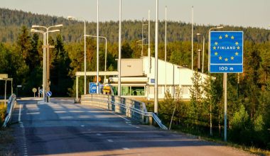 Φινλανδία: Κλείνει για δύο εβδομάδες τα σύνορά της με τη Ρωσία – Για να σταματήσει τις μεταναστευτικές ροές
