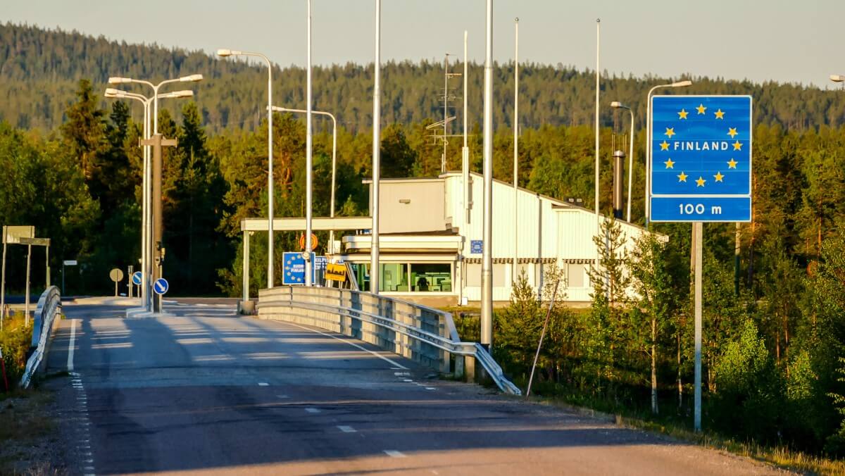 Φινλανδία: Κλείνει για δύο εβδομάδες τα σύνορά της με τη Ρωσία – Για να σταματήσει τις μεταναστευτικές ροές