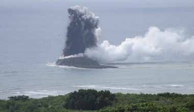 Ιαπωνία: Δείτε εικόνες από την υποθαλάσσια ηφαιστειακή έκρηξη στο νησί Ίβο Τζίμα (βίντεο)