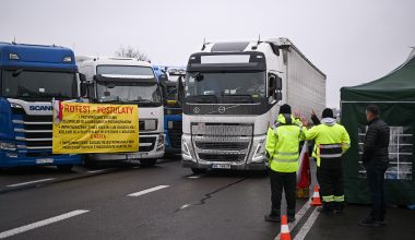 Στα «κάγκελα» Πολωνοί και Σλοβάκοι οδηγοί φορτηγών λόγω των ευκολιών στην Ουκρανία – Έλεγχοι και μπλόκο στα σύνορα