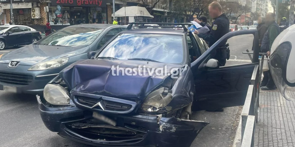 Θεσσαλονίκη: Καραμπόλα τριών οχημάτων στην Τσιμισκή – Ένας τραυματίας (φώτο)