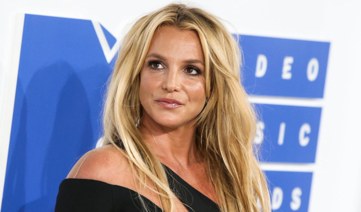 Νέο βίντεο από την Μπρίτνεϊ Σπίαρς – Ποζάρει γυμνή στο κρεβάτι και μας λέει «καλημέρα» (βίντεο)