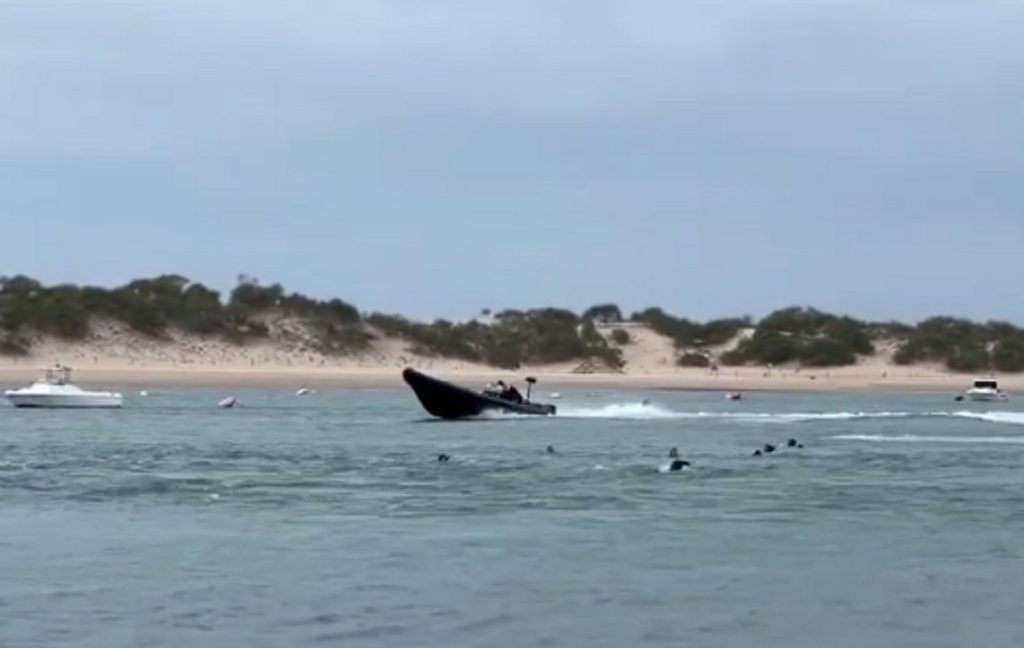 Ισπανία: Η στιγμή που διακινητές πετούν παράνομους αλλοδαπούς στη θάλασσα – Τέσσερις νεκροί (βίντεο)