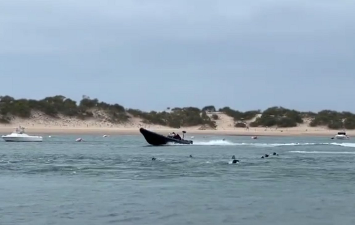 Ισπανία: Η στιγμή που διακινητές πετούν παράνομους αλλοδαπούς στη θάλασσα – Τέσσερις νεκροί (βίντεο)