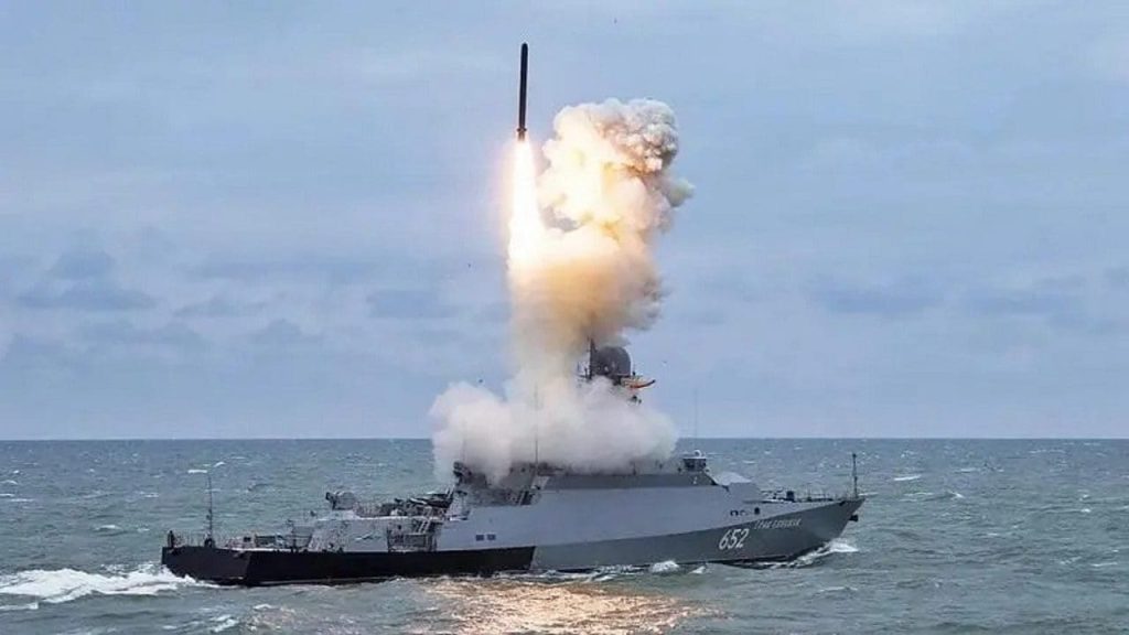 Μαύρη Θάλασσα: Ρωσική φρεγάτα έπληξε στρατιωτικές υποδομές στη νότια Ουκρανία με πυραύλους cruise Kalibr