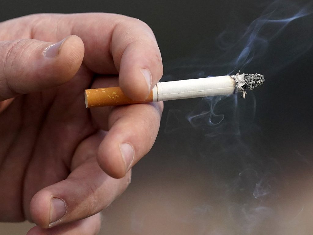 «Σπορ για… λίγους»: Οι Γάλλοι «κόβουν» το κάπνισμα – Στα 12 ευρώ το πακέτο τσιγάρα!