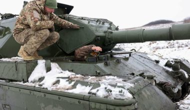 Το ρωσικό πυροβολικό με μία (!) βολή διέλυσε ουκρανικό Leopard-1A5 – Ερωτηματικά για την επιβιωσιμότητα του άρματος (βίντεο)