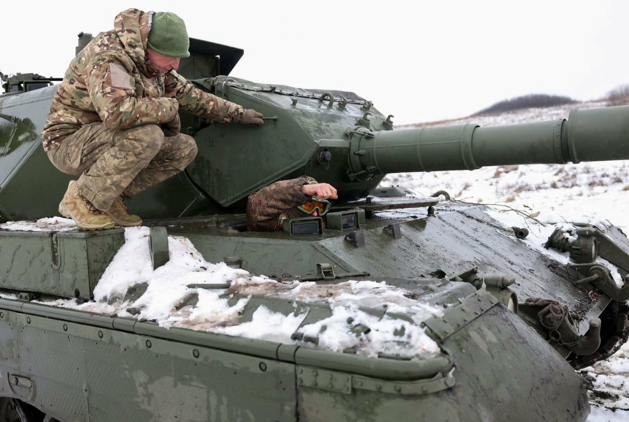 Το ρωσικό πυροβολικό με μία (!) βολή διέλυσε ουκρανικό Leopard-1A5 – Ερωτηματικά για την επιβιωσιμότητα του άρματος (βίντεο)