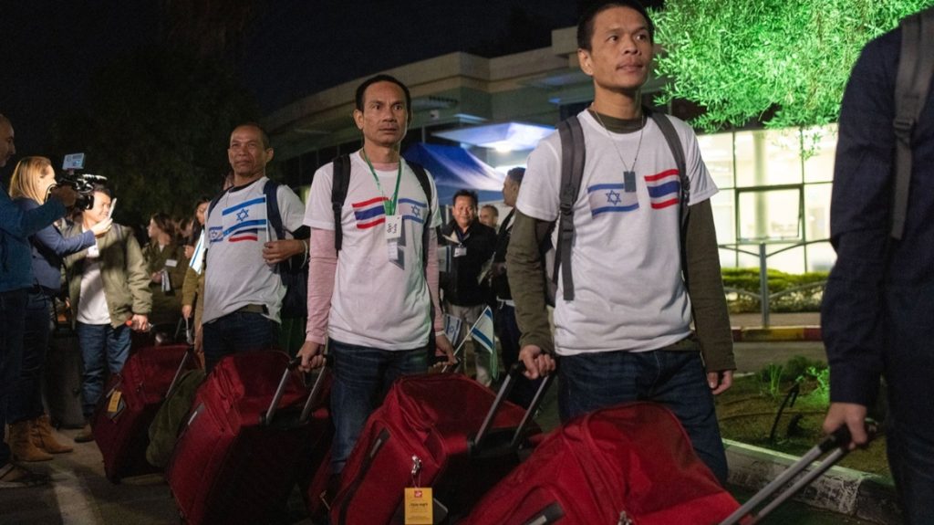 Επιστρέφουν στη χώρα τους οι 17 Ταϊλανδοί όμηροι που απελευθερώθηκαν από τη Χαμάς
