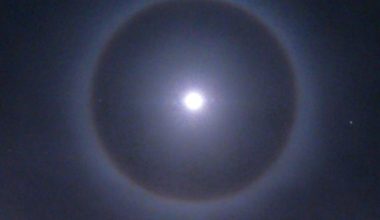 Κρήτη: Δείτε εντυπωσιακές εικόνες από το «σεληνιακό φωτοστέφανο» που εμφανίστηκε στον ουρανό (φώτο)