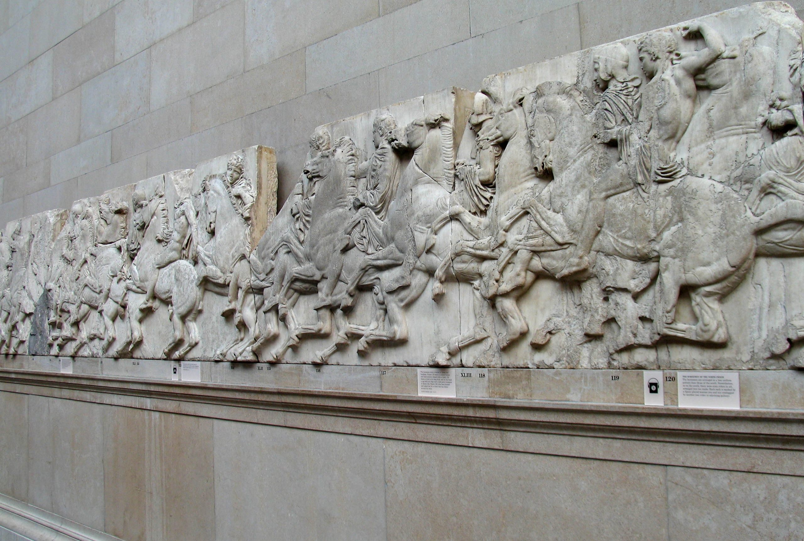 Η Κομισιόν δεν θέλει να πάρει θέση υπέρ της Ελλάδας για τα Γλυπτά του Παρθενώνα: «Διμερές ζήτημα, βρείτε τα»