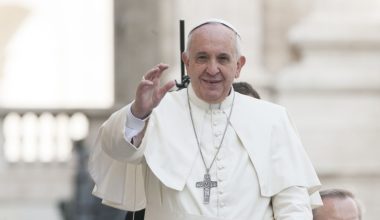 Πάπας Φραγκίσκος: «Έχω οξεία βρογχίτιδα, όχι πνευμονία, όπως βλέπετε είμαι ζωντανός»