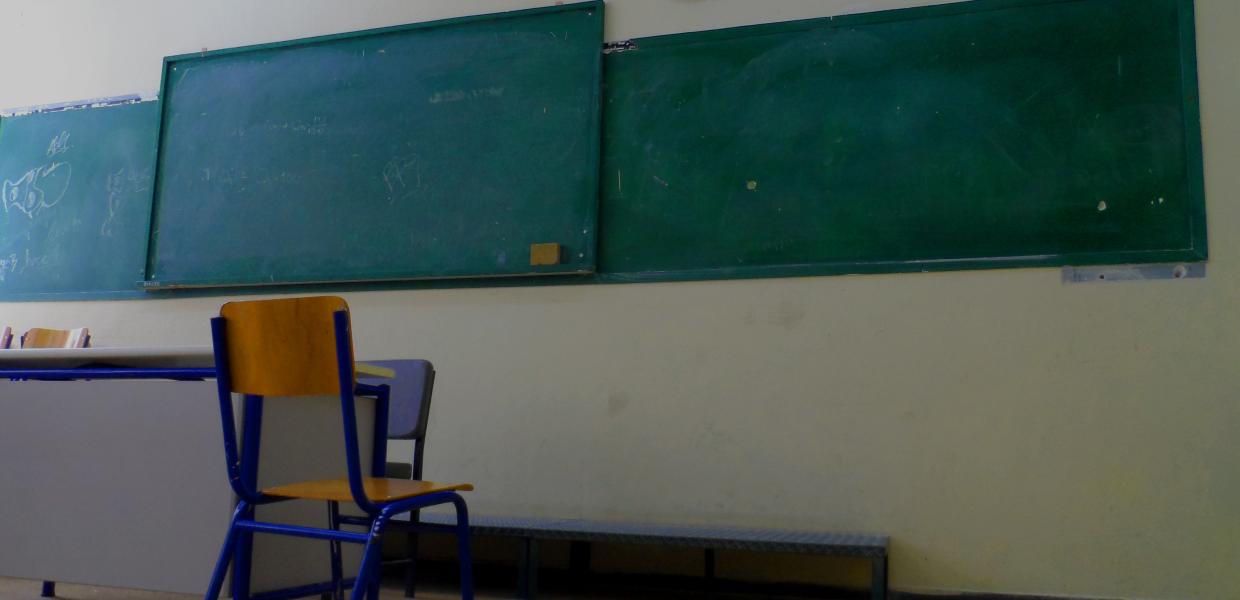 Χανιά: Καθηγήτρια τραυματίστηκε μπροστά στους μαθητές της όταν κατέρρευσε σχολικός πίνακας