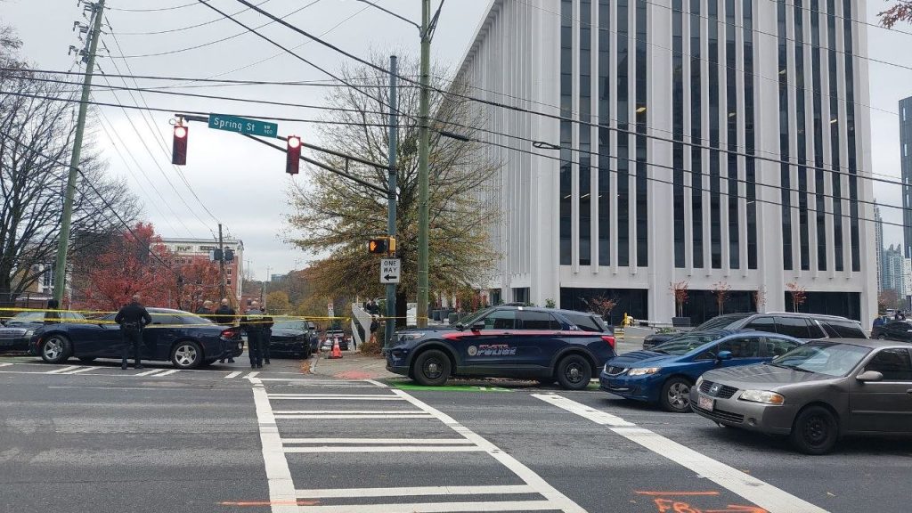 Ατλάντα: Γυναίκα με παλαιστινιακή σημαία αυτοπυρπολήθηκε έξω από το ισραηλινό προξενείο