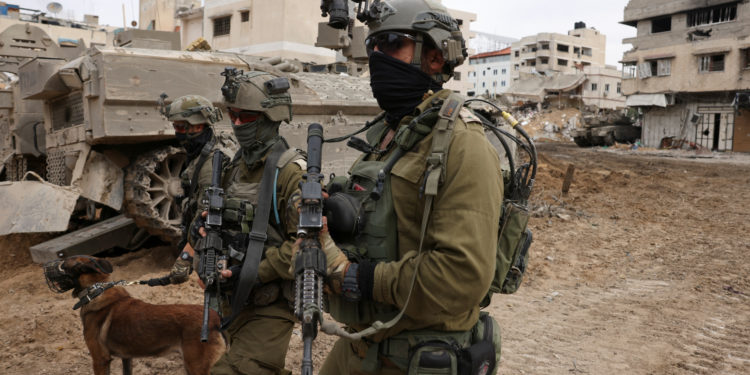 Ο ισραηλινός στρατός διαμηνύει πως είναι έτοιμος να «πλήξει ανά πάσα στιγμή» τη Χαμάς στη Λωρίδα της Γάζας