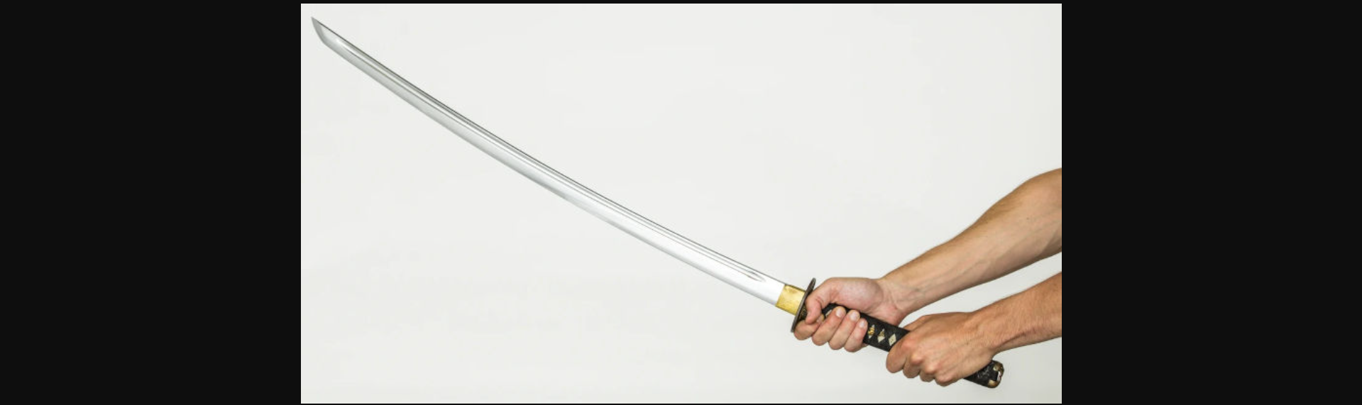 Πύργος: Επίθεση με σπαθί σαμουράι – Ένας Ρόμα τραυματίας