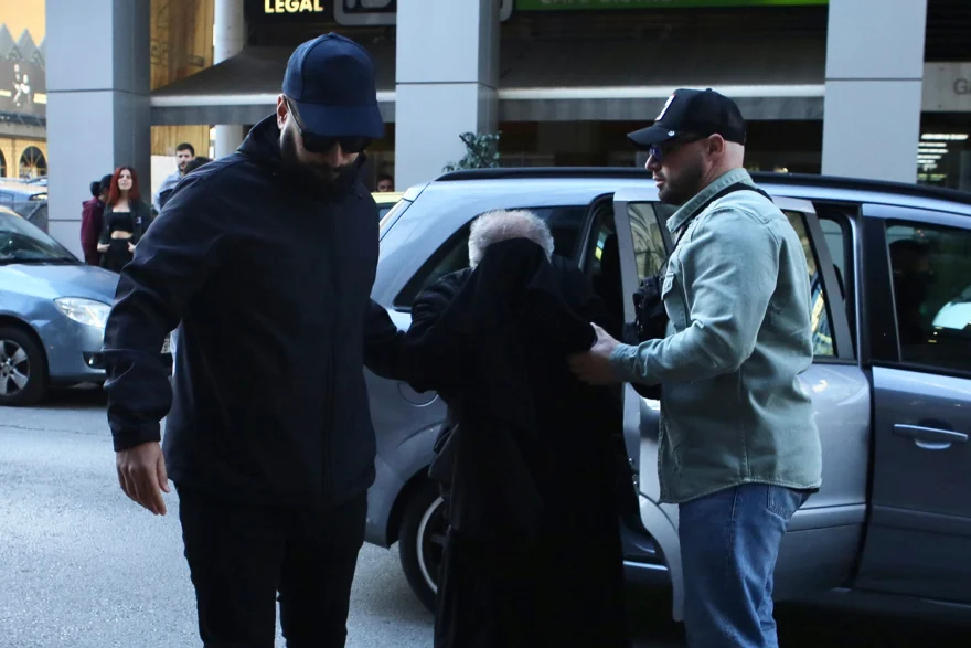 Στα δικαστήρια του Πειραιά ο παλαιοημερολογίτης ιερέας για την ασέλγεια στο 12χρονο