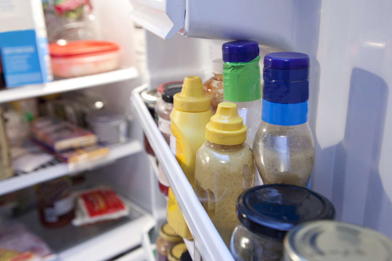 Αυτά είναι τα πέντε πράγματα που δεν πρέπει να βάζεις στην πόρτα του ψυγείου σου