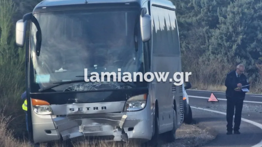 Τροχαίο στις στροφές του Δομοκού – Λεωφορείο συγκρούστηκε με ΙΧ