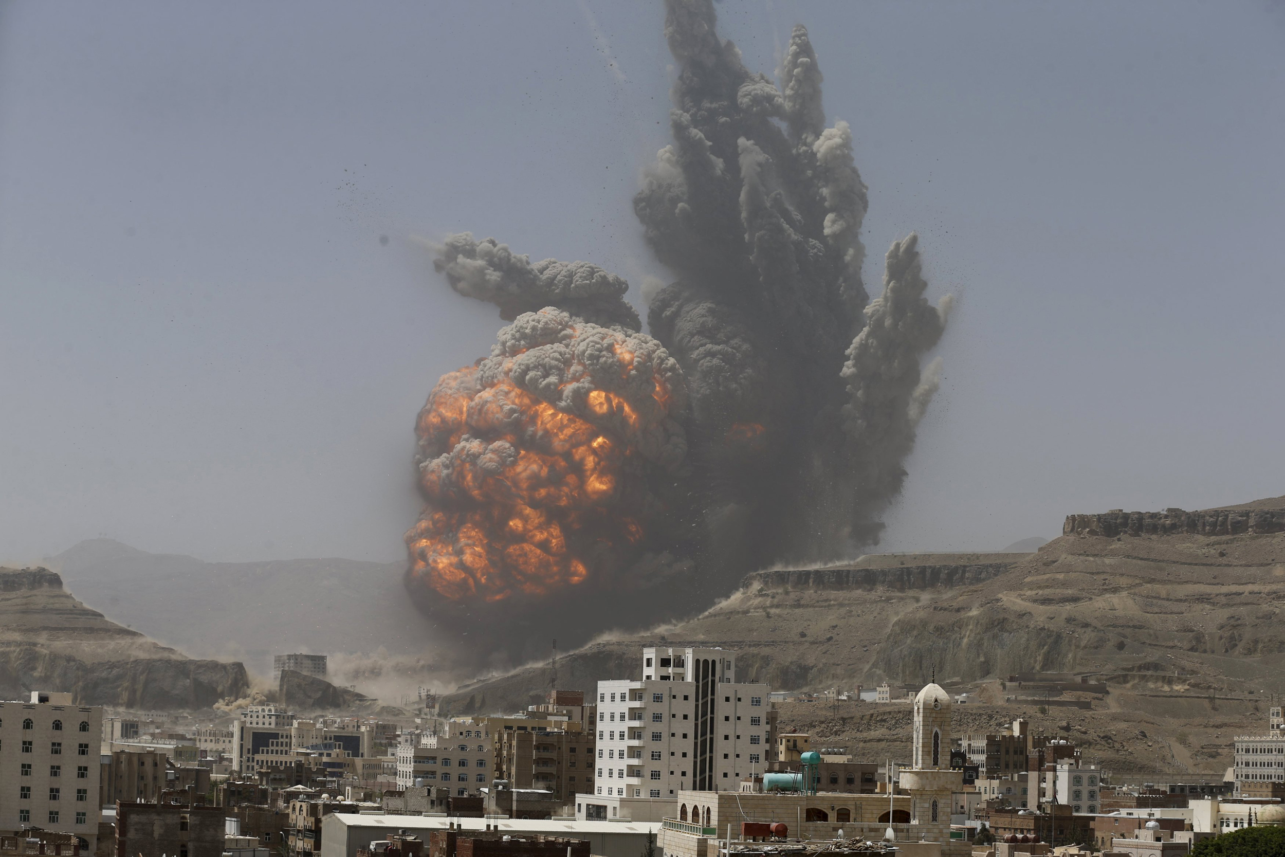 Η ισραηλινή Αεροπορία βομβάρδισε βάση των Χούθι στην Υεμένη! (βίντεο)