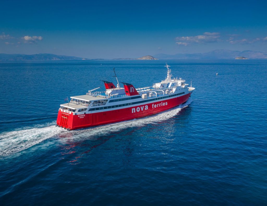 Αίγινα: Η εντυπωσιακά γρήγορη μανούβρα του καπετάνιου – Έδεσε το πλοίο στο λιμάνι σε 3 λεπτά (βίντεο)