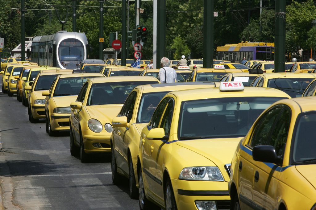 Απεργιακές κινητοποιήσεις των οδηγών ταξί σε όλη τη χώρα για το νέο φορολογικό νομοσχέδιο
