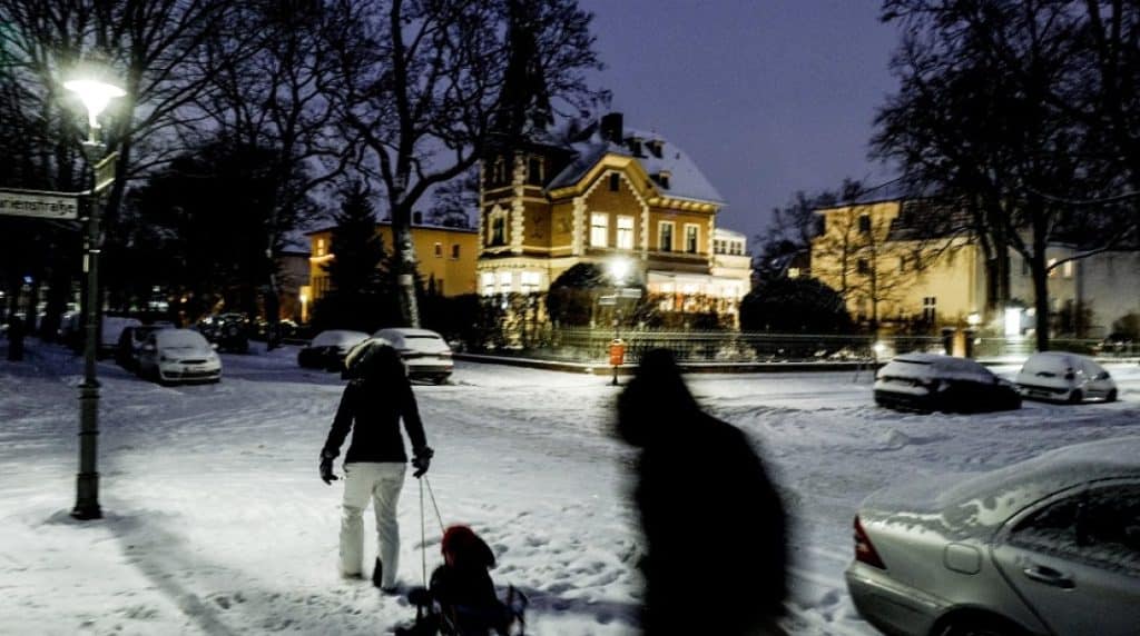 Γερμανία: Σαρώνει η κακοκαιρία – Σφοδρές χιονοπτώσεις και δεκάδες ακυρώσεις πτήσεων