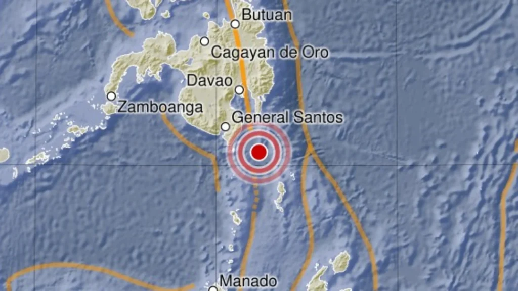 Φιλιππίνες: Συγκλονιστικές εικόνες από τον σεισμό των 7,6 Ρίχτερ (φώτο-βίντεο)