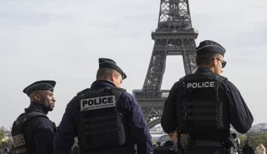 Παρίσι: Φώναξε «ο Θεός είναι μεγάλος» και επιτέθηκε με μαχαίρι και σφυρί – Ένας νεκρός και δύο τραυματίες ο απολογισμός