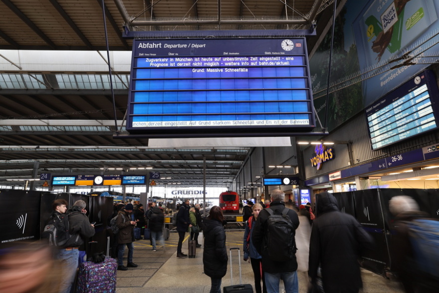 Μόναχο: Ταλαιπωρία ωρών για τους Έλληνες ταξιδιώτες – Χιλιάδες βαλίτσες «εγκλωβισμένες» στο αεροδρόμιο