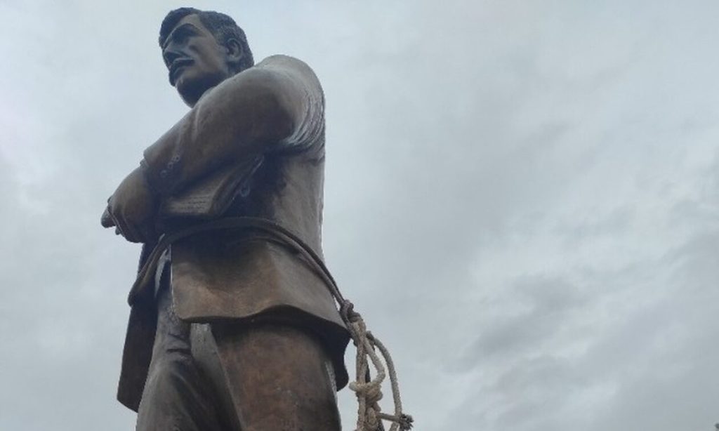 Θεσσαλονίκη: Άγνωστοι προσπάθησαν να κλέψουν το μπρούτζινο άγαλμα του Ν.Καπετανίδη