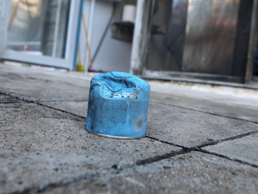 Εξερράγησαν γκαζάκια στην είσοδο πολυκατοικίας στην περιοχή του Φαλήρου τα ξημερώματα