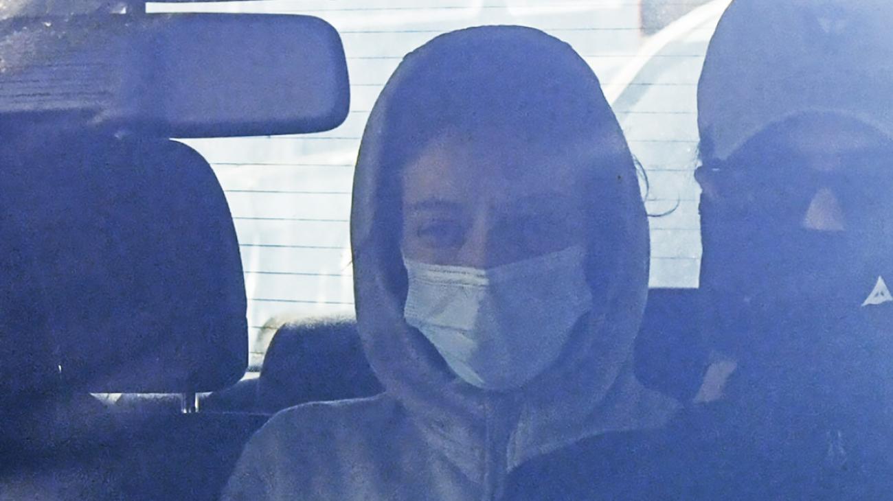 Κολωνός: «Όλη η δίωξη σε βάρος μου βασίζεται σε εικασίες – Δεν υπάρχουν ενοχοποιητικά στοιχεία» λέει η μητέρα της 12χρονης