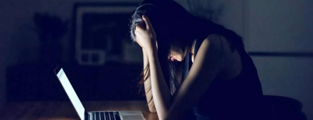 Μαθητές Γυμνασίου στο Ελληνικό διακινούσαν ψεύτικες γυμνές φωτογραφίες συμμαθήτριάς τους