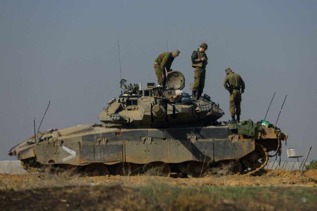 Επεκτείνει τις χερσαίες επιχειρήσεις του σε ολόκληρη τη Λωρίδα της Γάζας ο ισραηλινός στρατός