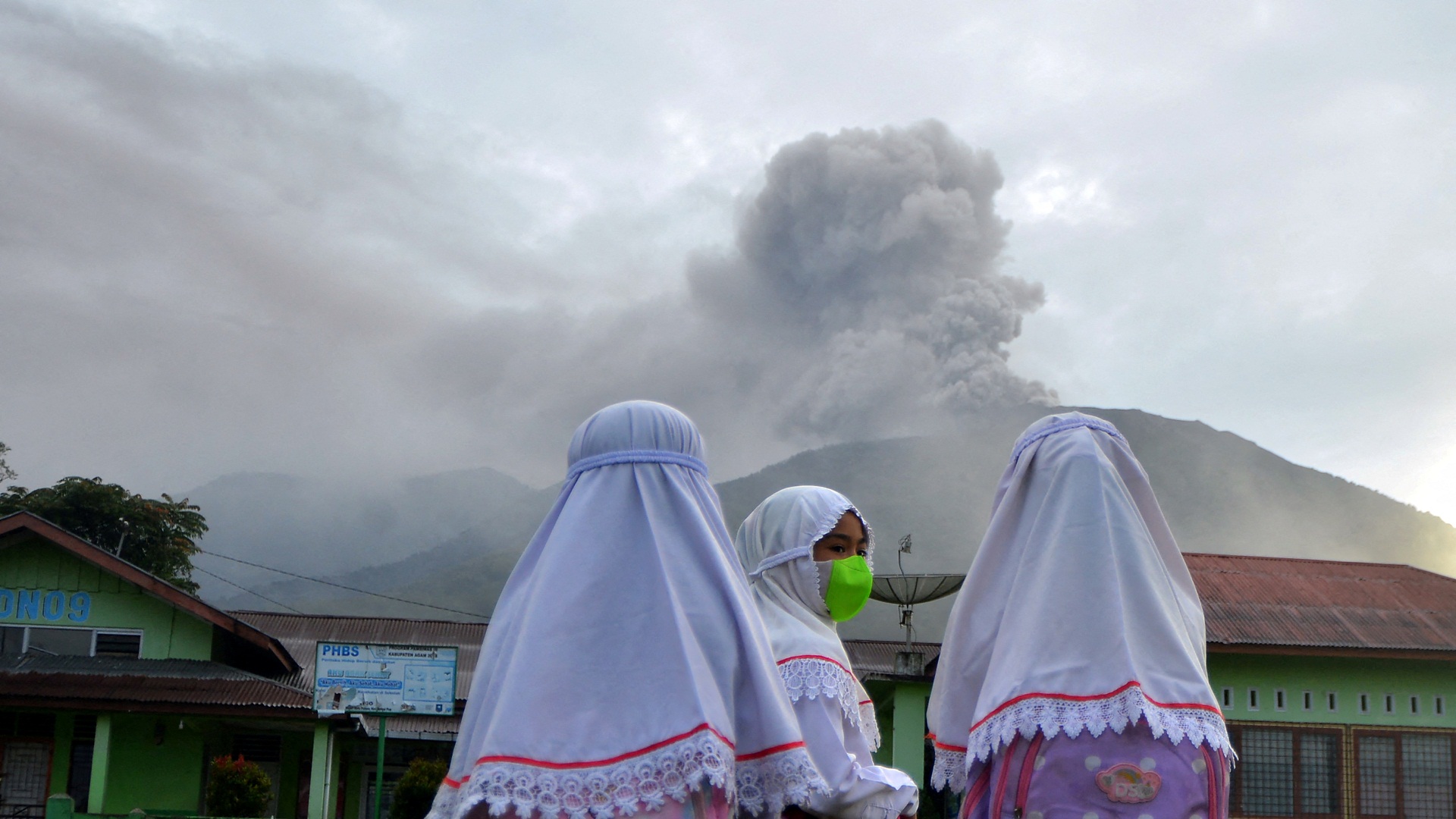 Ινδονησία: Τουλάχιστον 22 οι νεκροί από την έκρηξη του ηφαιστείου Μαράπι (βίντεο)