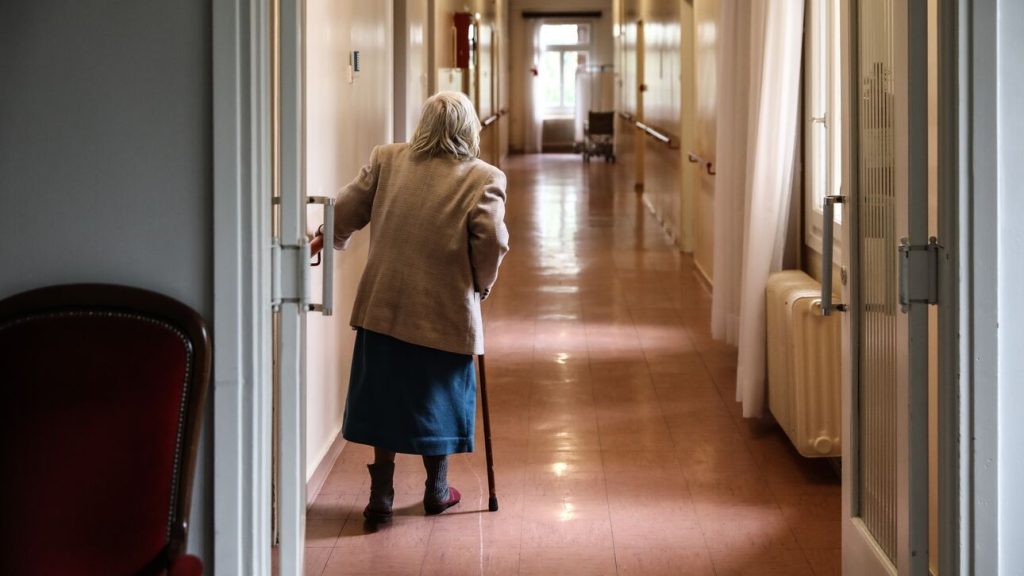 Απίστευτο περιστατικό σε γηροκομείο στο Ηράκλειο: 92χρονη πέθανε αφού ήπιε καθαριστικό αντί για νερό