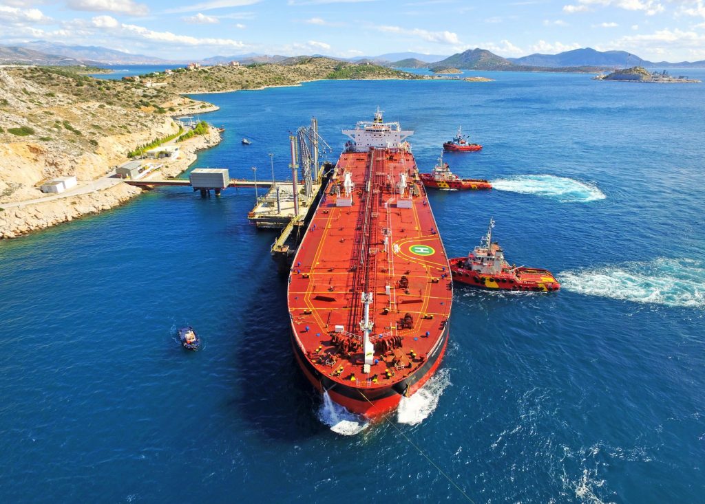 Επιβεβαίωση pronews.gr από Bloomberg: Πώς ελληνικές ναυτιλιακές εταιρείες «σπάνε» το δυτικό εμπάργκο πετρελαίου στη Ρωσία