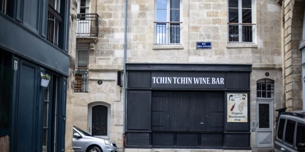 Μπορντό: Κατηγορείται για ανθρωποκτονία από αμέλεια ο ιδιοκτήτης εστιατορίου όπου Ελληνίδα έπαθε αλλαντίαση και κατέληξε