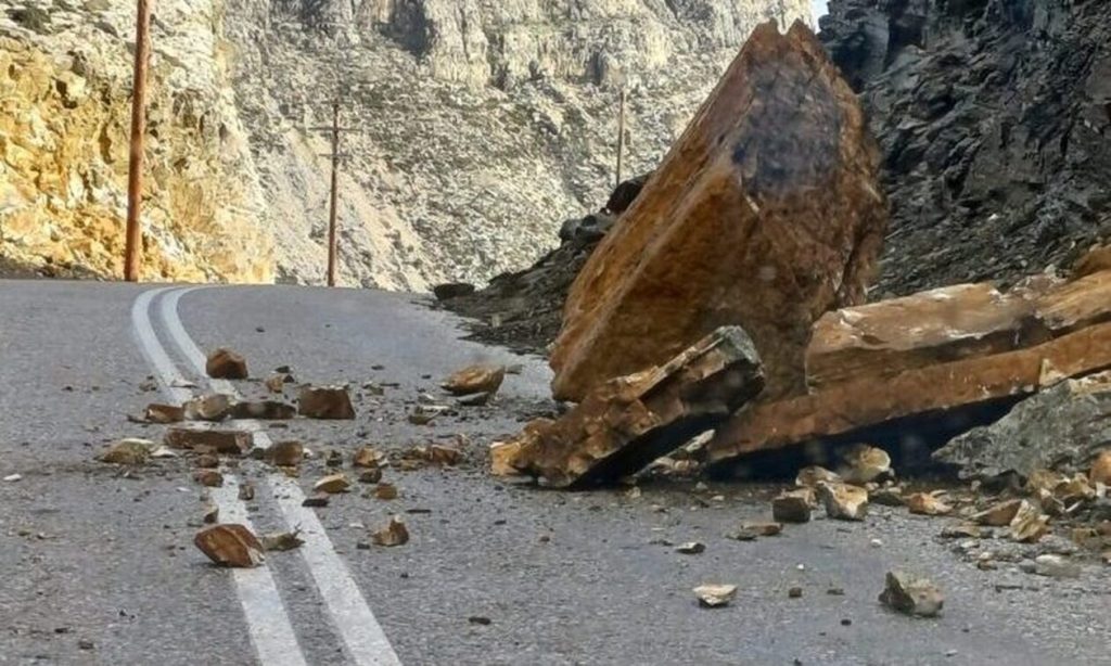 Κακοκαιρία: Κατολίσθηση στην Ικαρία από την ισχυρή βροχόπτωση (φωτο) 