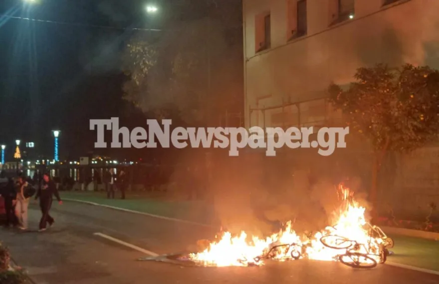 Βόλος: Πέτρες και χημικά στην πορεία του Α.Γρηγορόπουλου (βίντεο)