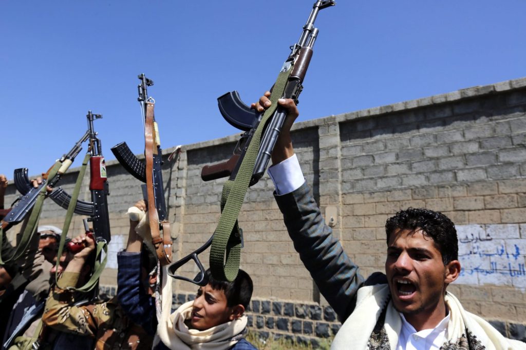 Για «στρατιωτική δράση» Σαουδικής Αραβίας και ΗΑΕ κατά των Χούθι γράφει το Bloomberg