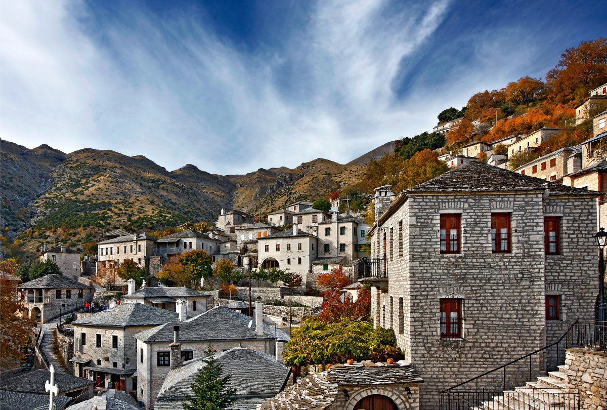 Συρράκο: Το πανέμορφο ορεινό γραφικό χωριό στη σκιά του βουνού που είναι ιδανικός προορισμός για κάθε στιγμή