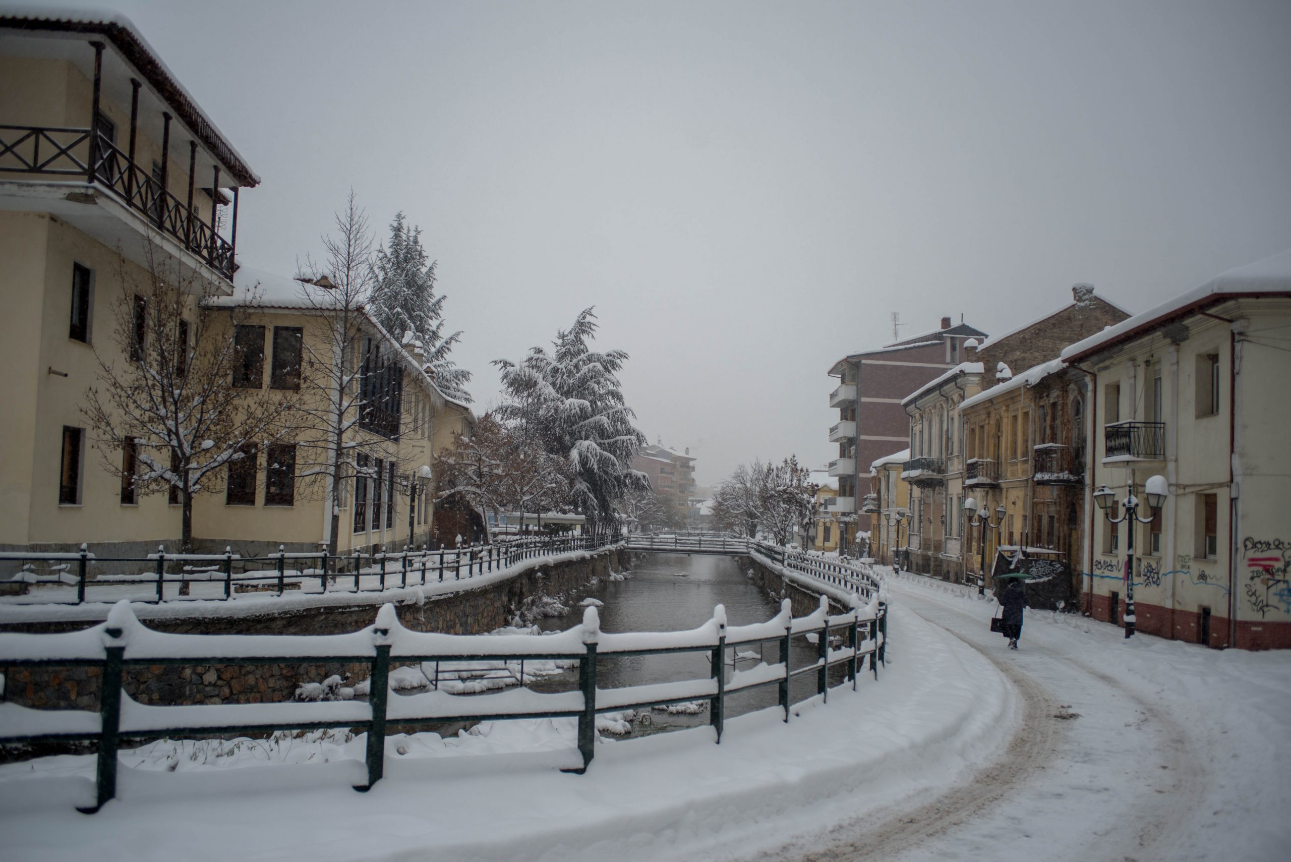 Φλώρινα: Μια ώρα αργότερα θα ανοίξουν τα σχολεία λόγω της έντονης χιονόπτωσης 