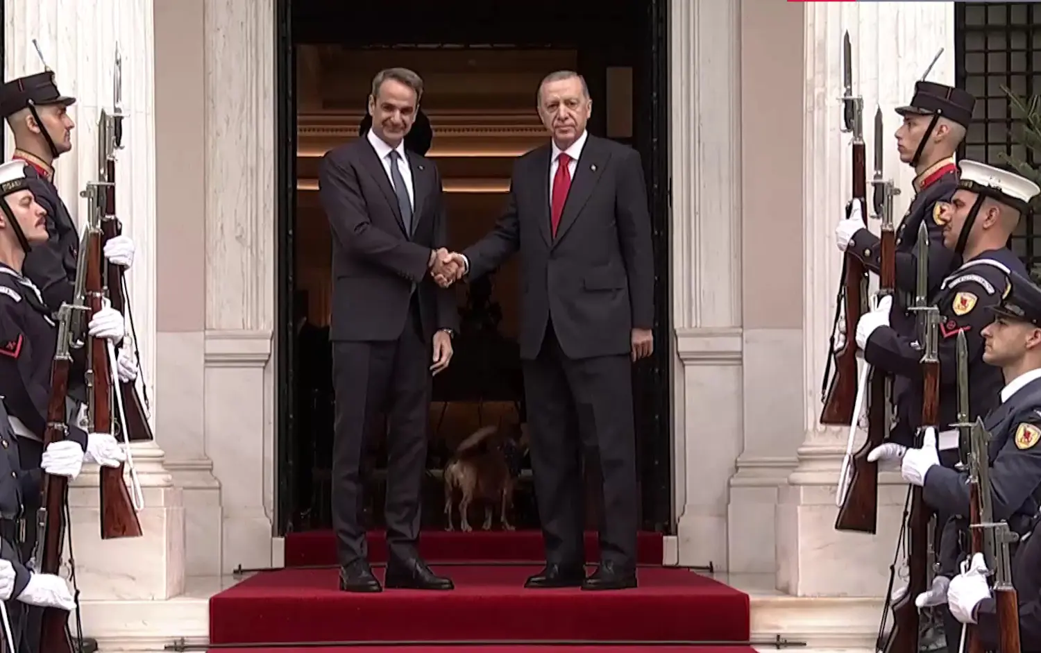 Έφτασε στο Μέγαρο Μαξίμου ο Ρ.Τ.Ερντογάν – Ξεκίνησε η συνάντηση με τον Κ.Μητσοτάκη (φώτο)