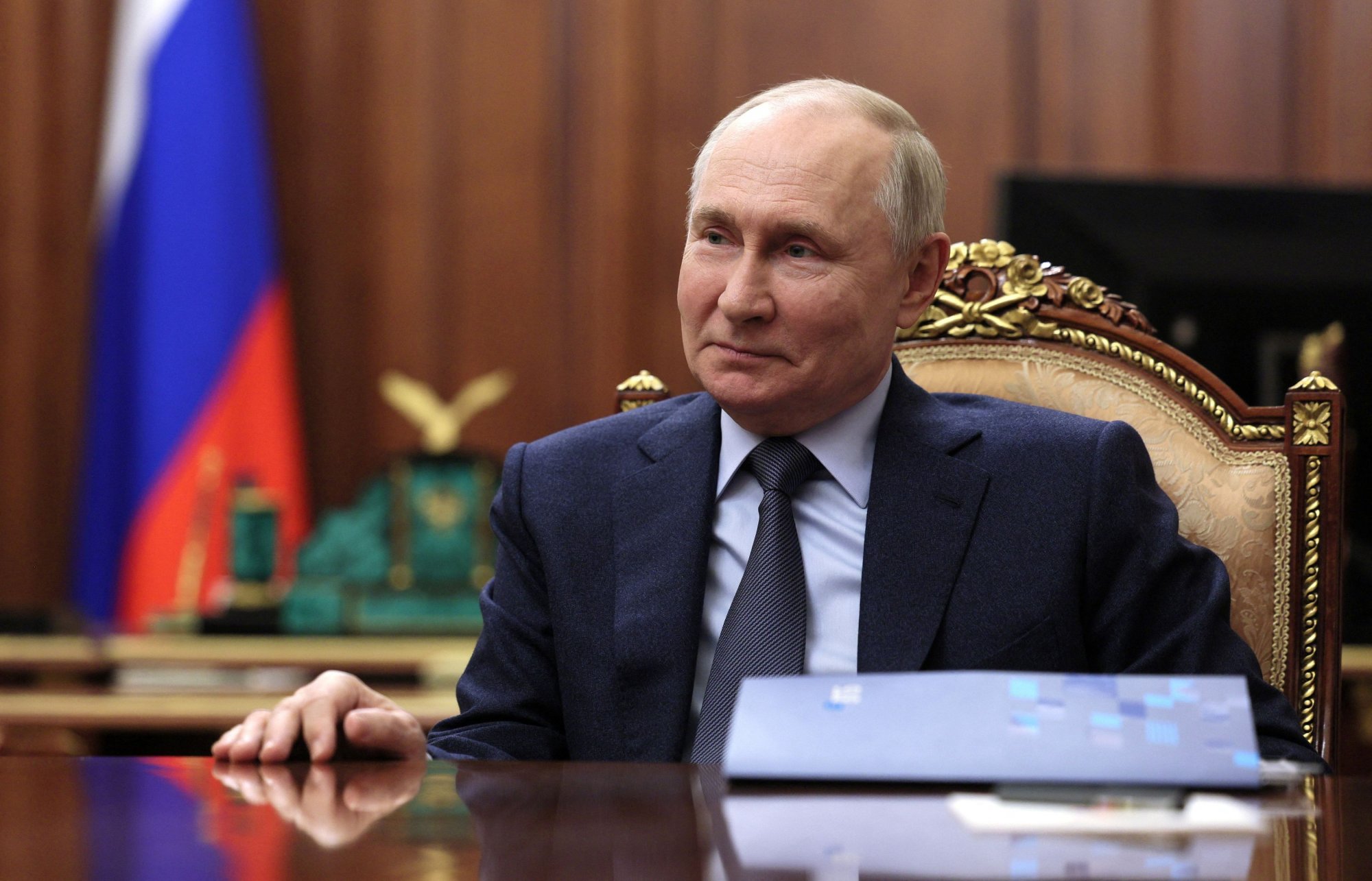 Κρεμλίνο: «Πολλοί άνθρωποι πιέζουν τον Βλαντίμιρ Πούτιν να είναι υποψήφιος για μια νέα εξαετή θητεία»